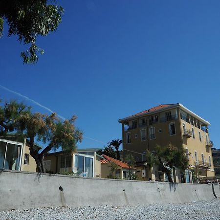 Holiday'S Beach Aparthotel Вентимиля Екстериор снимка
