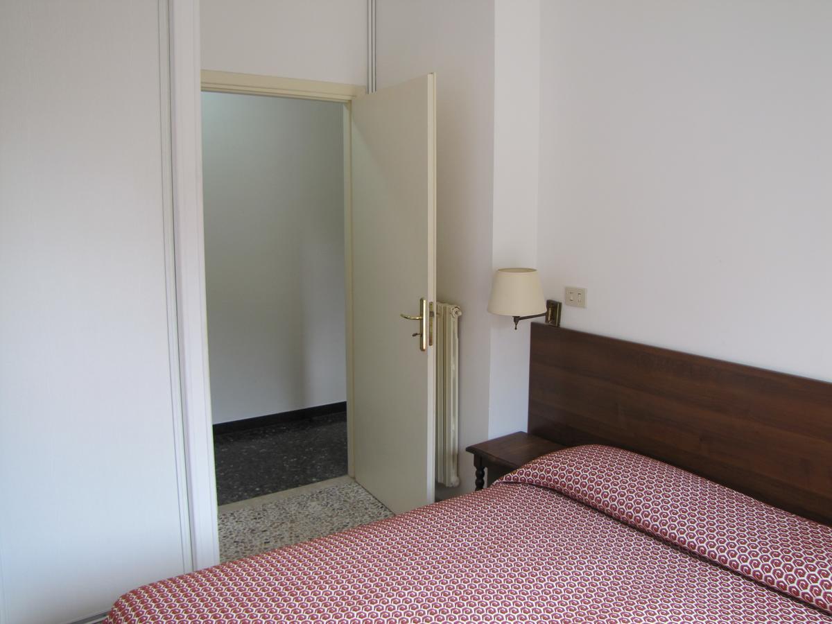 Holiday'S Beach Aparthotel Вентимиля Екстериор снимка
