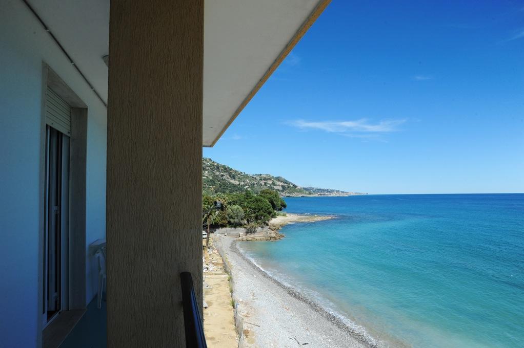 Holiday'S Beach Aparthotel Вентимиля Екстериор снимка